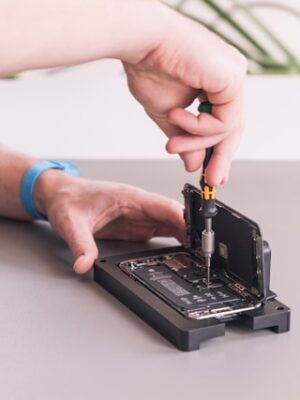 Мастер по ремонту мобильной электроники