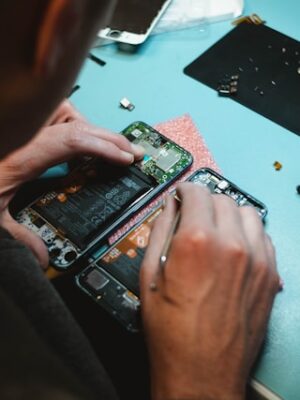 Ремонт телефона kilian-seiler-PZLgTUAhxMM Ремонт телефона